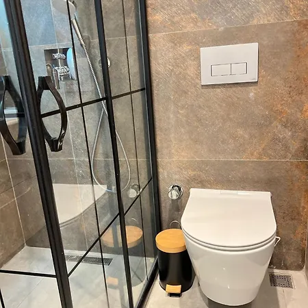 Leos Apart2 Apartman Side