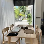Leos Apart2 * Σιντέ